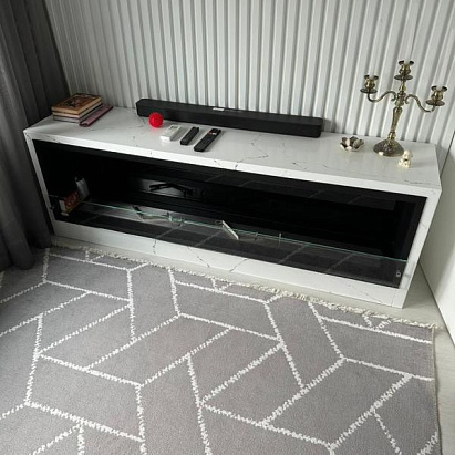 Напольный биокамин в мраморном портале