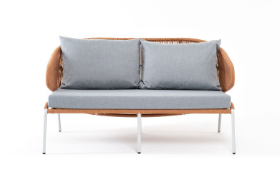 Диван 4SIS Милан 2-местный плетеный, каркас алюминий светло-серый муар, роуп оранжевый меланж, ткань светло-серая Диван 4SIS Милан 2-местный плетеный, каркас алюминий светло-серый муар, роуп оранжевый меланж, ткань светло-серая